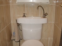 WiCi Concept Handwaschbecken für Gäste WC direkt an das WC anpassbar - Frau G (Frankreich - 83) - 2 auf 2